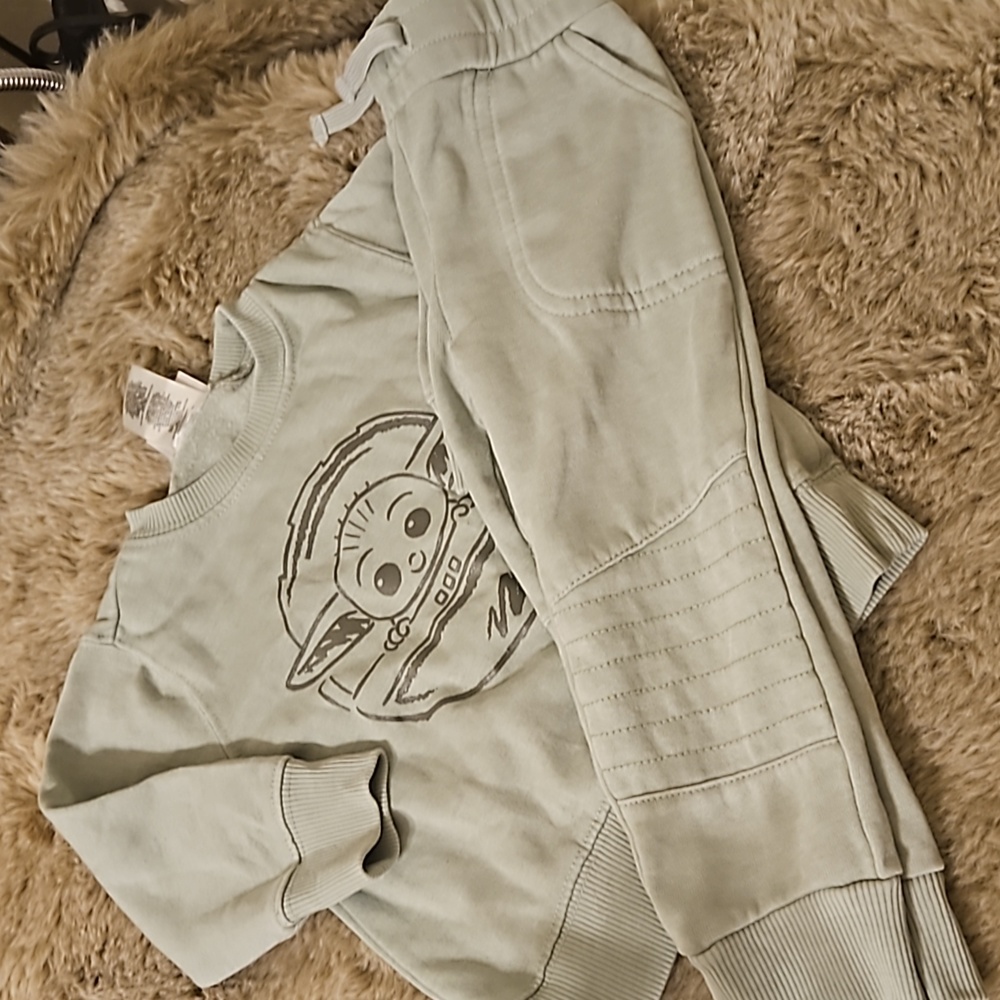 Baby yoda sweatsuit